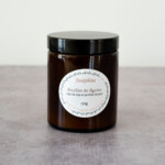 Bougie artisanale parfumée feuilles de figuier 150 grammes. Bougie Joséphine 100% naturelle fabriquée dans le Luberon.