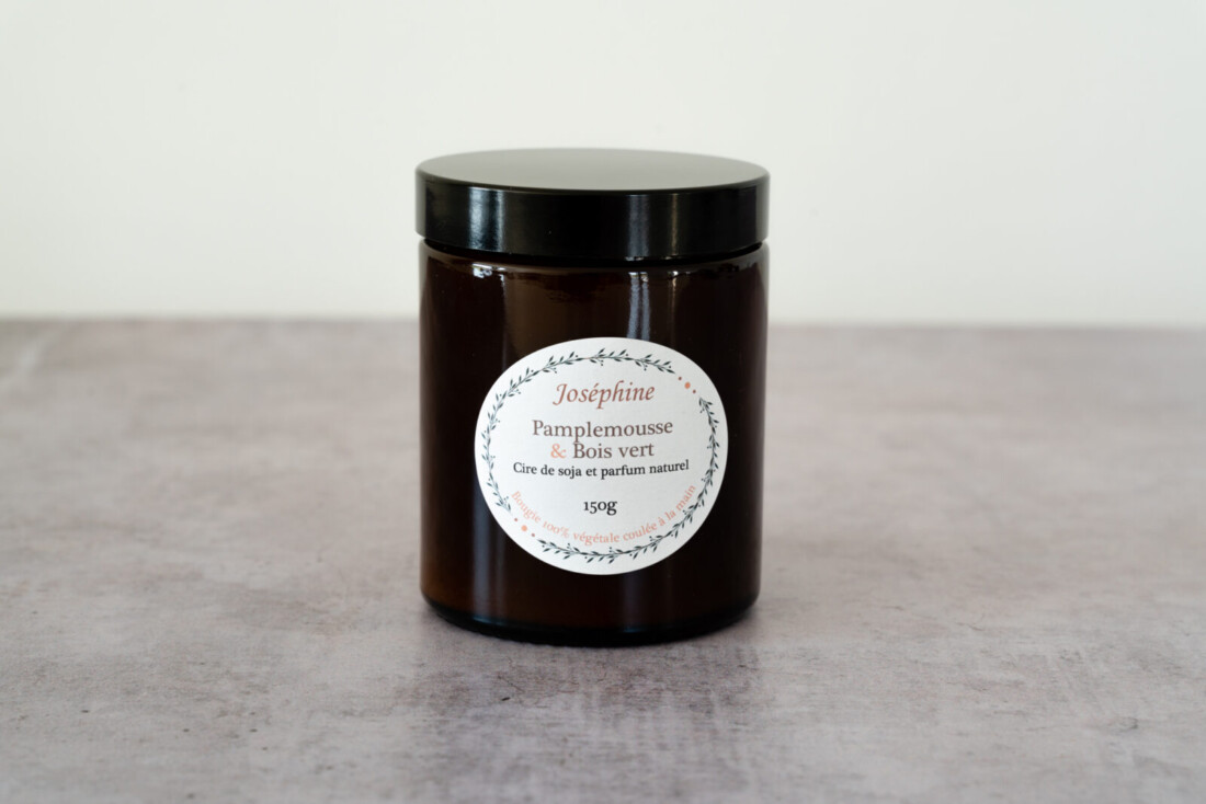 Bougie artisanale parfumée pamplemousse & bois vert 150 grammes. Bougie Joséphine 100% naturelle fabriquée dans le Luberon.