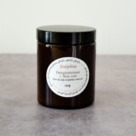 Bougie artisanale parfumée pamplemousse & bois vert 150 grammes. Bougie Joséphine 100% naturelle fabriquée dans le Luberon.