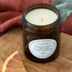 Bougie artisanale naturelle parfumée pamplemousse & bois vert contenant 150 g vue du dessus. Bougies Josephine