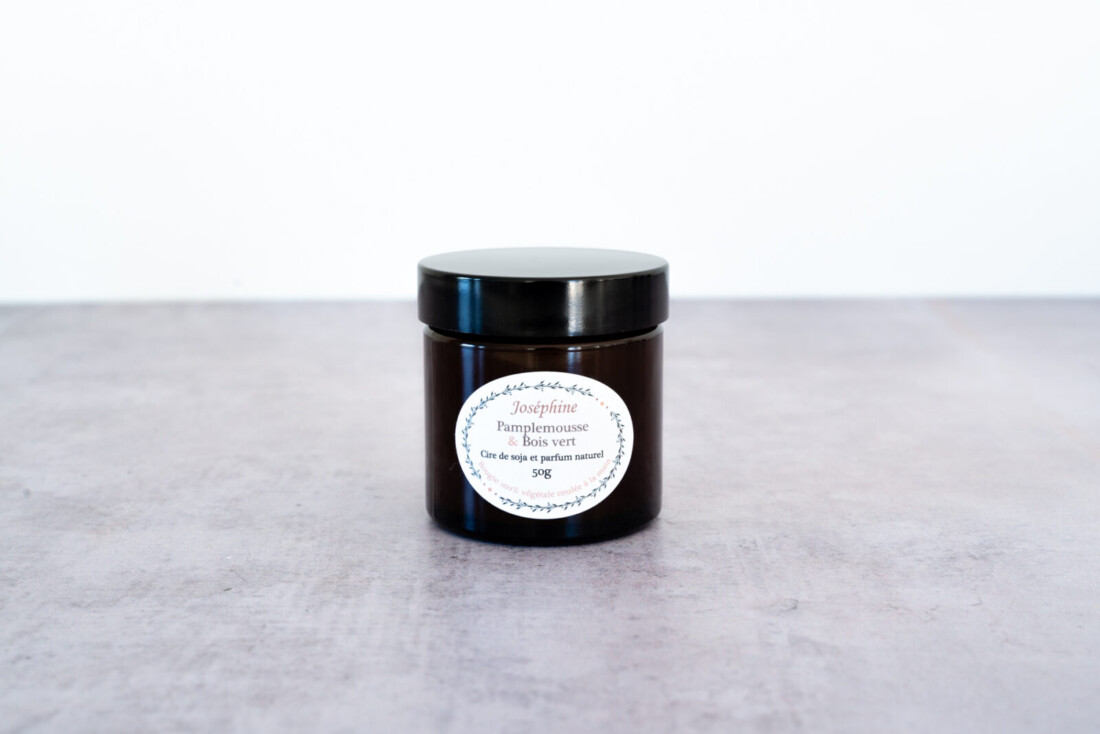 Bougie artisanale parfumée pamplemousse & bois vert 50 grammes. Bougie Joséphine 100% naturelle fabriquée dans le Luberon.