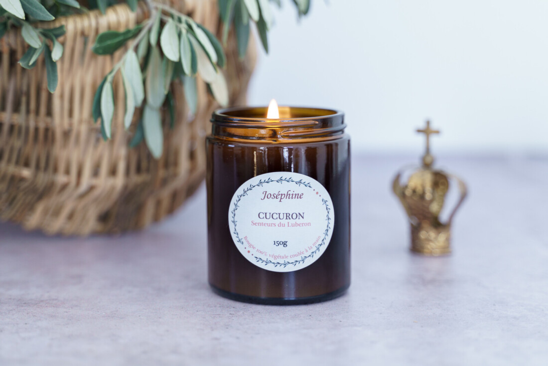 bougie parfumee Cucuron 150g allumee vue de face