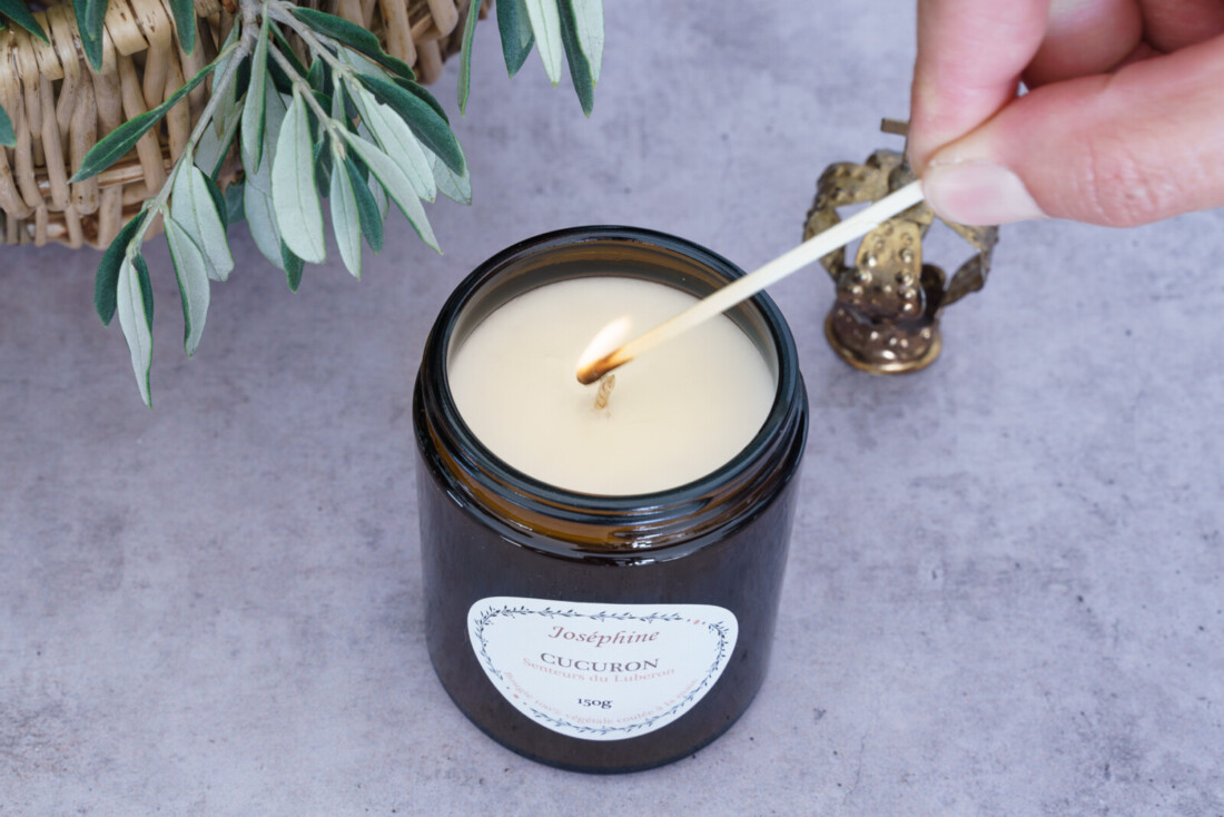 bougie parfumee Cucuron 150g allumee vue de haut