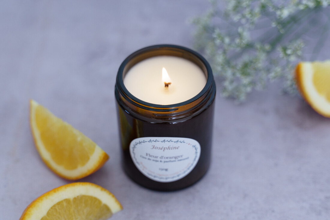 bougie parfumee fleur oranger allumee vue de haut 150g