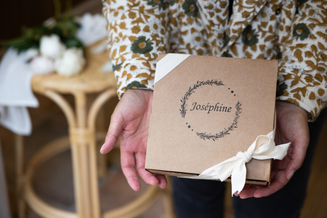 Coffret cadeau Joséphine fermé par un ruban